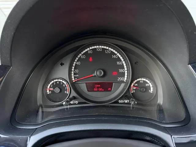 Volkswagen up! 1.0 move up! BlueMotion 2013 Benzine 8