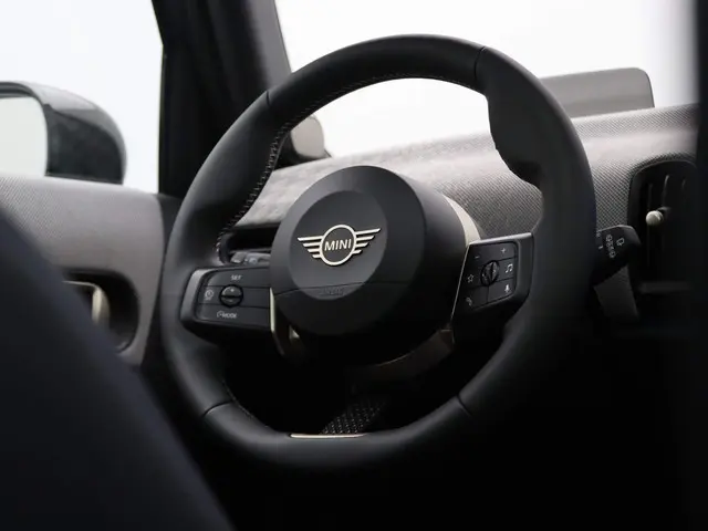 MINI 5-Deurs Cooper C 2024 Benzine 24