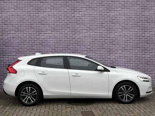 Volvo V40 1.5 T2 Edition+ 2018 Benzine 30