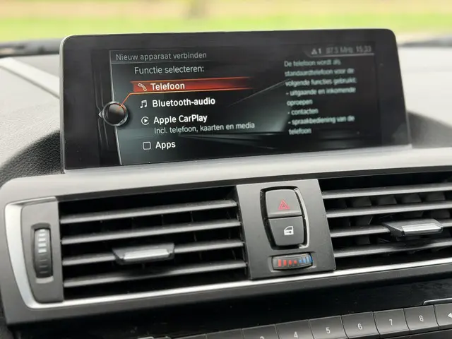 BMW 1 Serie 120i M Sport High Executive 2017 Benzine 17