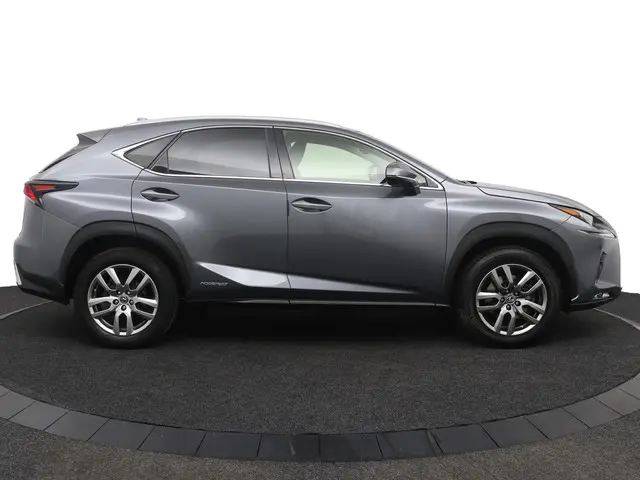 Lexus NX 300h AWD Luxury Line 2018 Hybride Benzine 12