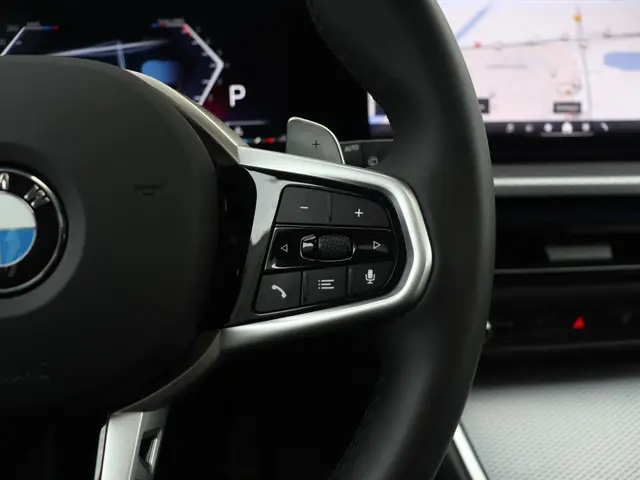 BMW 3 Serie Touring 330i xDrive 2025 Benzine 24