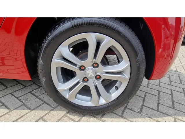 Peugeot 208 1.2 VTi Allure 2014 Benzine 26
