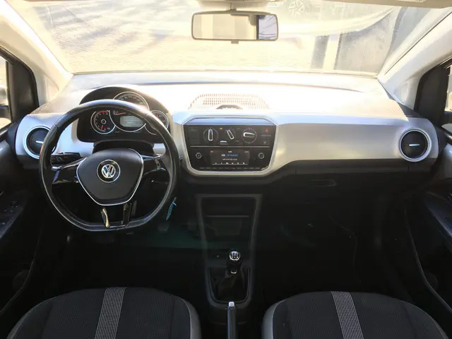 Volkswagen up! 1.0 BMT high up! 2018 Benzine 13