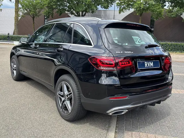 Mercedes-Benz GLC 300e 4MATIC 2022 Hybride Benzine 7