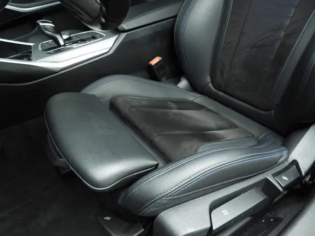 BMW 3 Serie Touring 318i 2022 Benzine 19