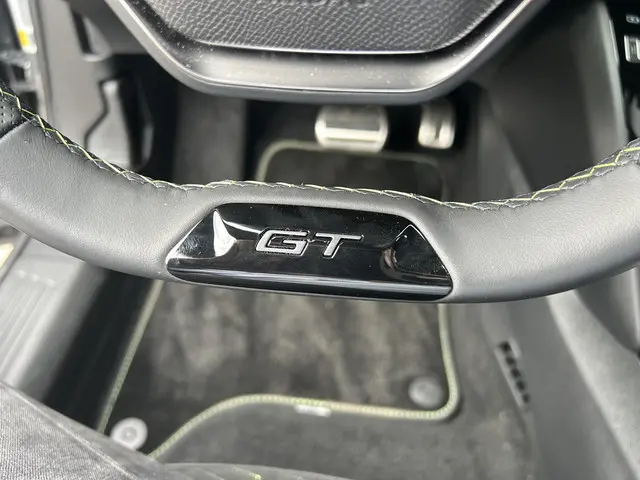 Peugeot 2008 1.2 Hybrid 145 GT 2025 Hybride Benzine 26