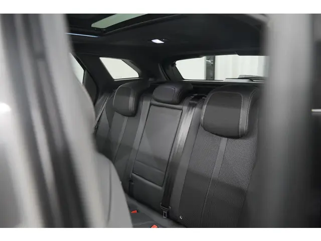 Peugeot 3008 HYbrid4 300 GT 2023 Hybride Benzine 38