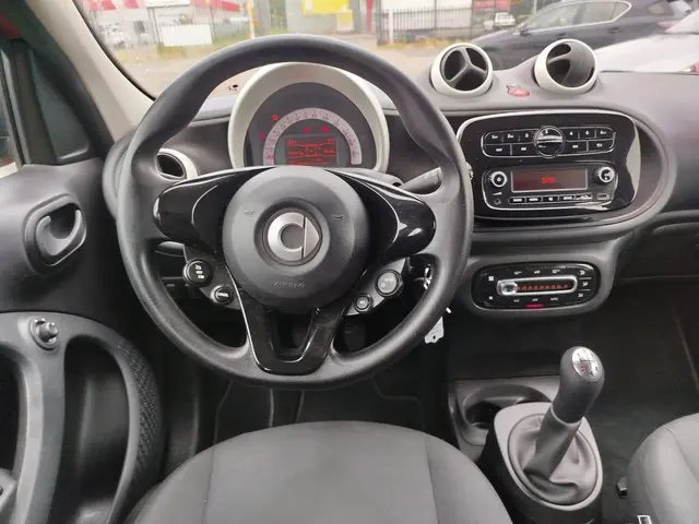 Smart Forfour 1.0 Pure/CRUISCONTROL/NAP 2015 Benzine 2