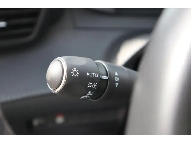 Peugeot 208 1.2 100PK BLUE LEASE ALLURE 2021 Benzine 19