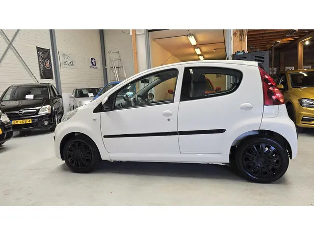 Peugeot 107 1.0 Active 2012 Benzine 8