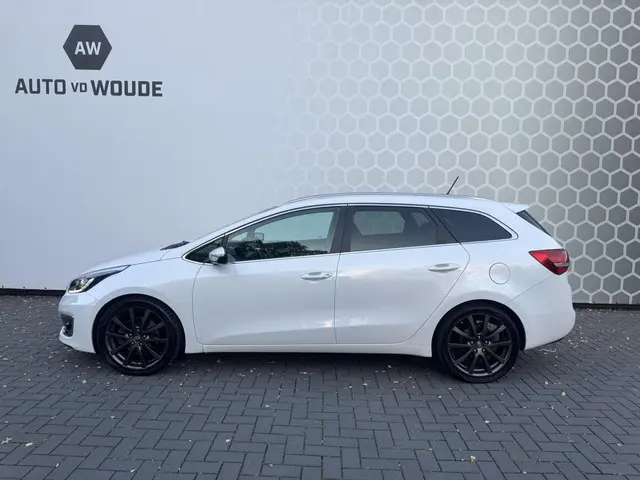 Kia cee'd Sportswagon 1.6 GDI ExecutiveLine 2015 Benzine 23