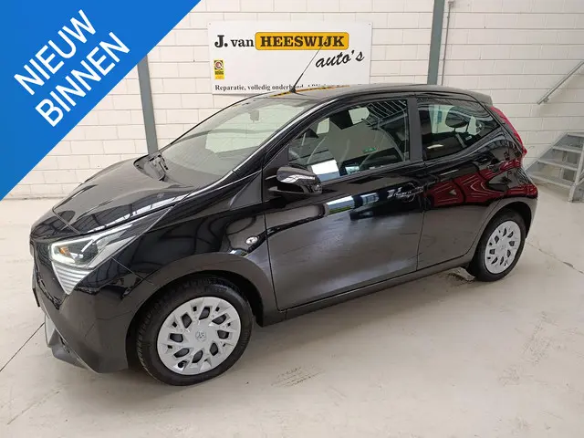 Toyota Aygo 1.0 VVT-i x-play 2021 Benzine