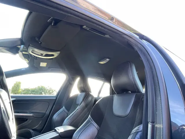 Volvo V60 1.5 T3 Nordic+ R-DESIGN AUTOMAAT 2017 Benzine 21