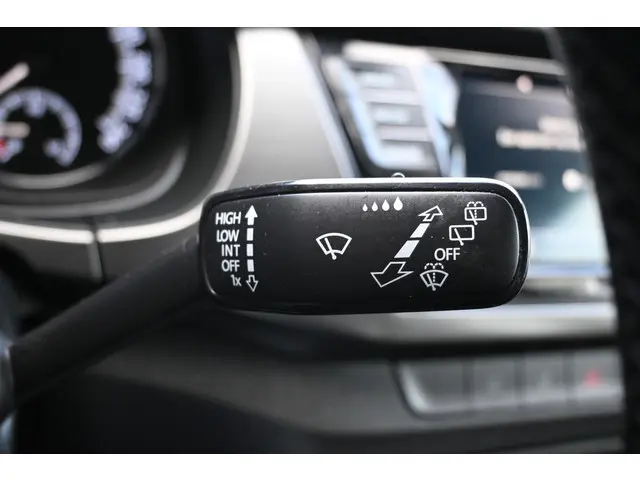 Škoda Fabia Combi 1.0 TSI Sport Business 2020 Benzine 32