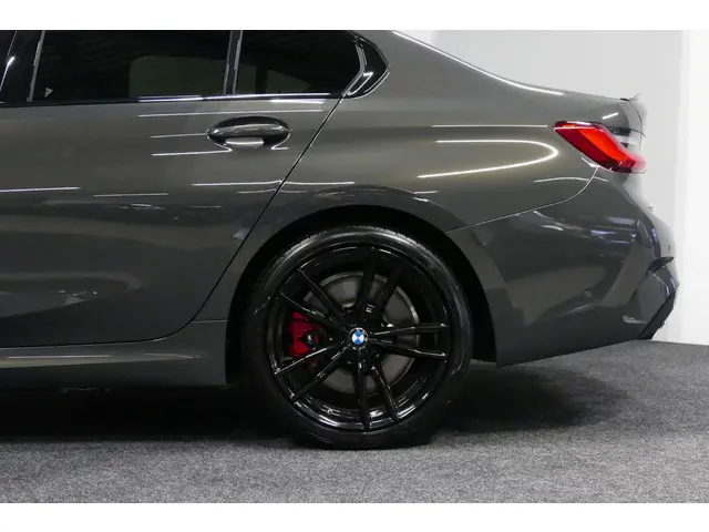 BMW 3 Serie 330e xDrive M Sport 2021 Hybride Benzine 43