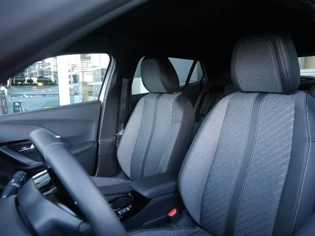 Peugeot 2008 1.2 Hybrid 145 Allure 2025 Hybride Benzine 10