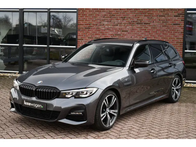 BMW 3 Serie Touring 320i M-Sport 2020 Benzine 51
