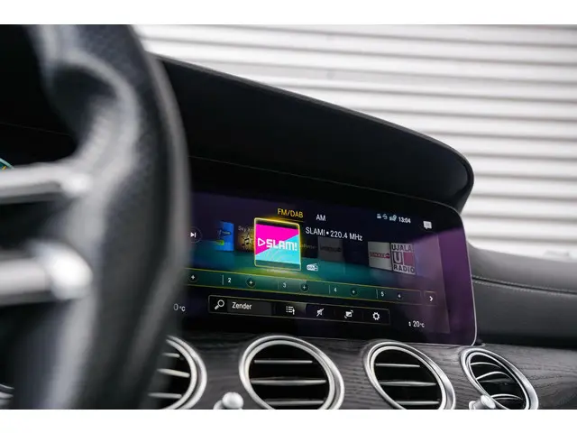 Mercedes-Benz E-Klasse E300 de 2022 Hybride Diesel 22