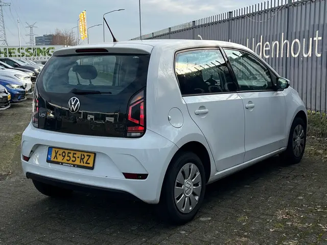 Volkswagen up! 1.0 65pk Airco bluetooth 2024 Benzine 3