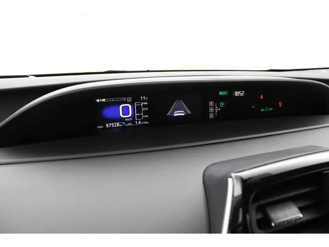 Toyota Prius 1.8 Plug-in Executive 2019 Hybride Benzine 6
