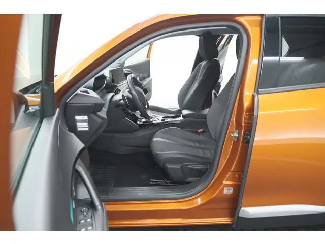 Peugeot 2008 PureTech 130 EAT8 Allure 2021 Benzine 21