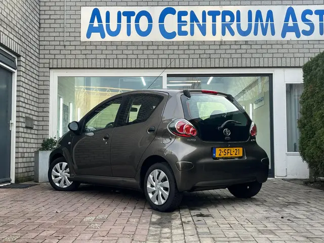 Toyota Aygo 1.0 VVT-i Now Cool Edition 2013 Benzine 3