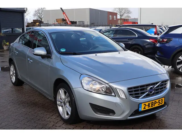 Volvo S60 1.6 T4 Momentum 2013 Benzine 9