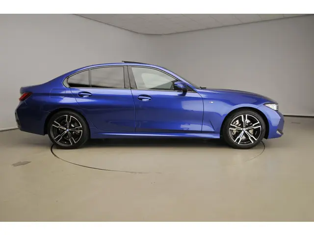 BMW 3 Serie Sedan 330d xDrive 2024 Diesel 4