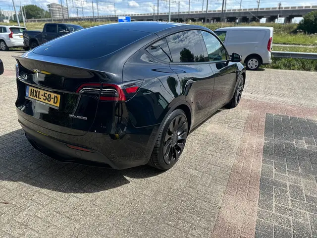 Tesla Model Y Performance AWD 75 kWh 2022 Elektrisch 2