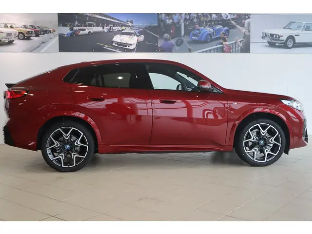 BMW iX2 xDrive30 2025 Elektrisch 3