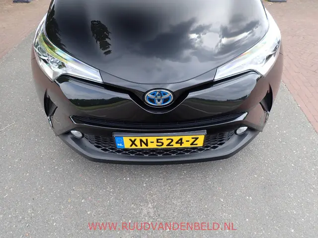 Toyota C-HR 1.8 Hybrid 2018 Hybride Benzine 25