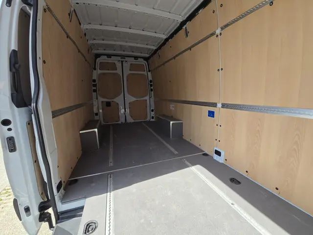 Mercedes-Benz Sprinter 315 1.9 CDI L3 H2 RWD 2023 Diesel 26