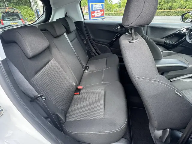 Peugeot 208 1.2 PureTech Blue Lion 2016 Benzine 19
