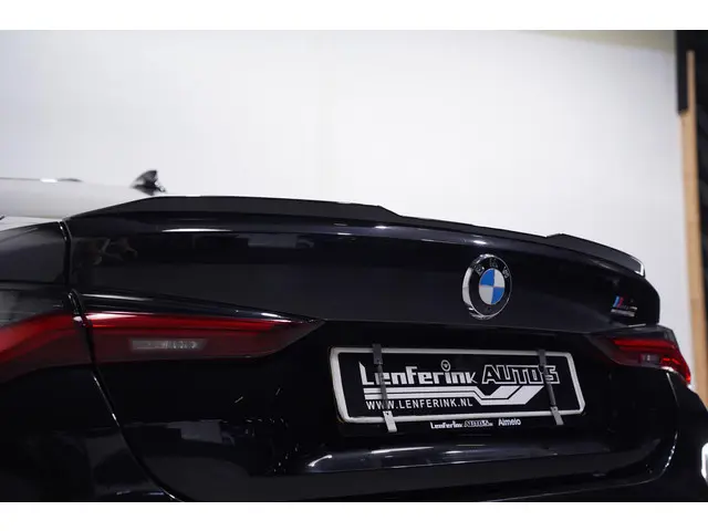 BMW M4 4-serie Coupé Competition 2021 Benzine 24