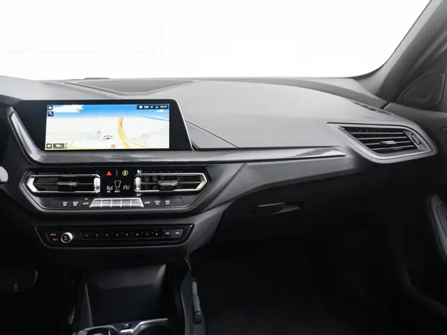 BMW 1 Serie 5-deurs 118i 2023 Benzine 9
