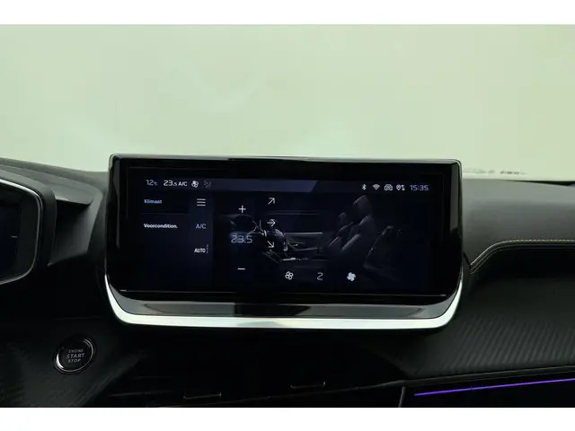 Peugeot e-2008 EV GT 54 kWh 2024 Elektrisch 24