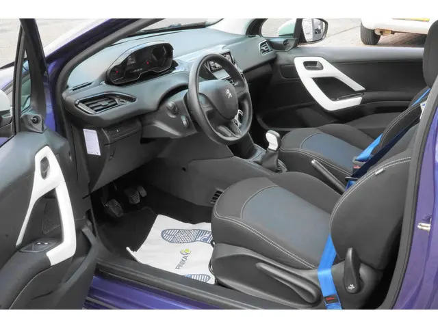 Peugeot 208 1.0 VTi LIKE SPORTLINE 2014 Benzine 4