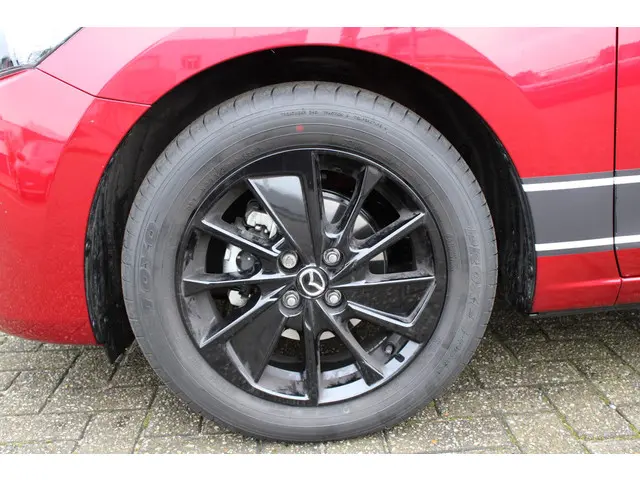Mazda 2 1.5 e-SkyActiv-G 90 Homura 2025 Benzine 29