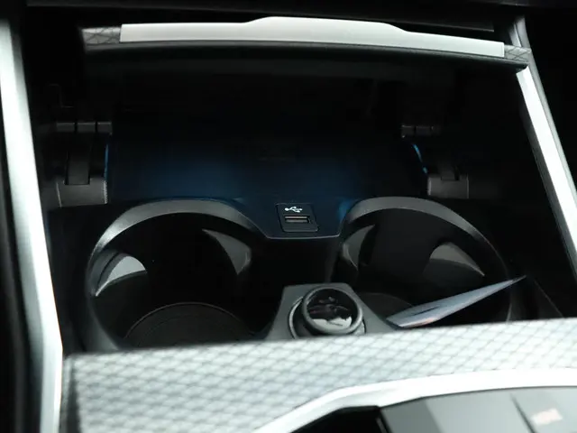 BMW 3 Serie Touring 330e xDrive 2025 Hybride Benzine 60