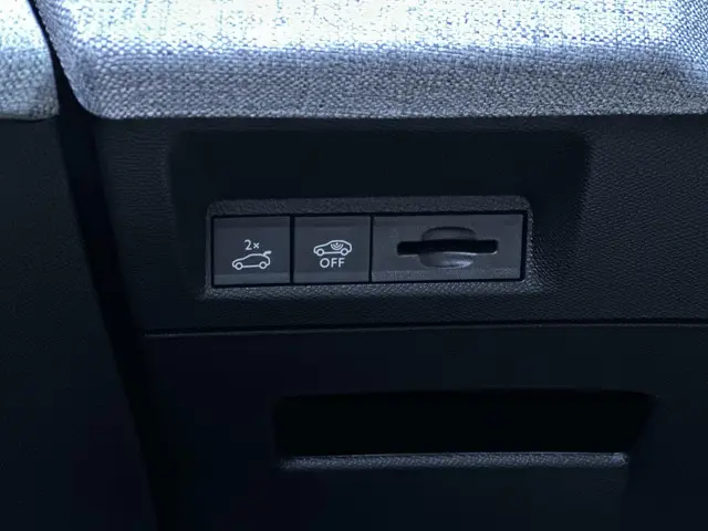 Peugeot e-3008 GT Avantage 210 73 kWh 2025 Elektrisch 36