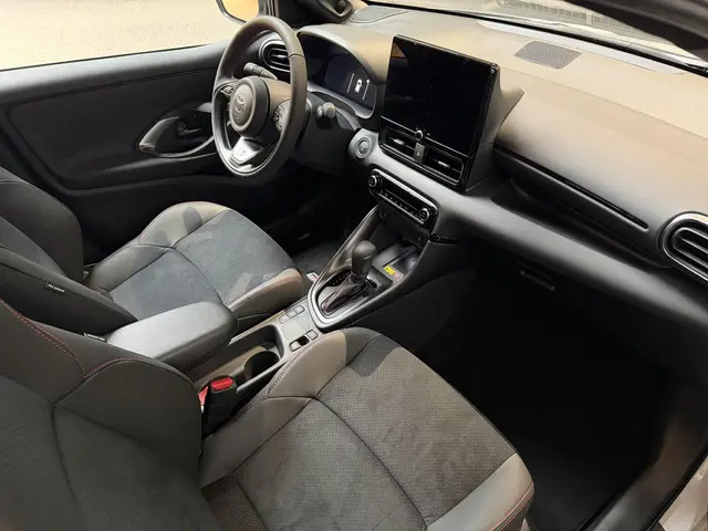 Toyota Yaris Hybrid 130 GR Sport 2025 Hybride Benzine 15