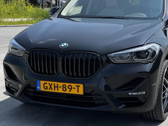 BMW X1 xDrive20i High Executive 2021 Benzine 13