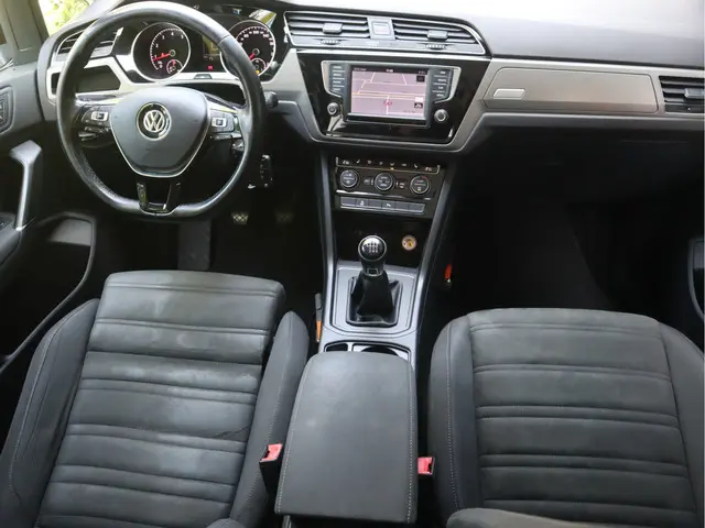 Volkswagen Touran 1.2 TSI Connected Series 2017 Benzine 3