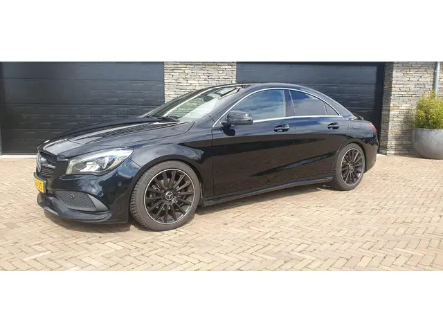 Mercedes-Benz CLA 180 2018 Benzine 2