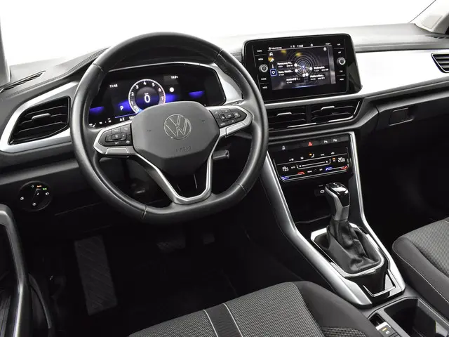 Volkswagen T-Roc 1.5 TSI 150pk DSG Life 2023 Benzine 29