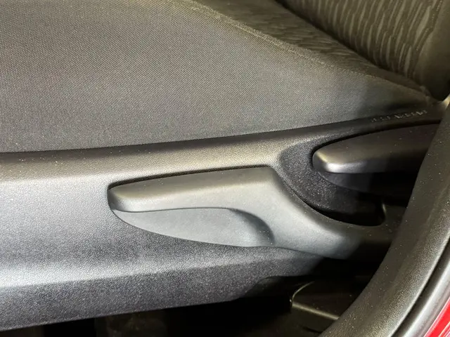 Toyota Yaris 1.0 VVT-i Now 2014 Benzine 30