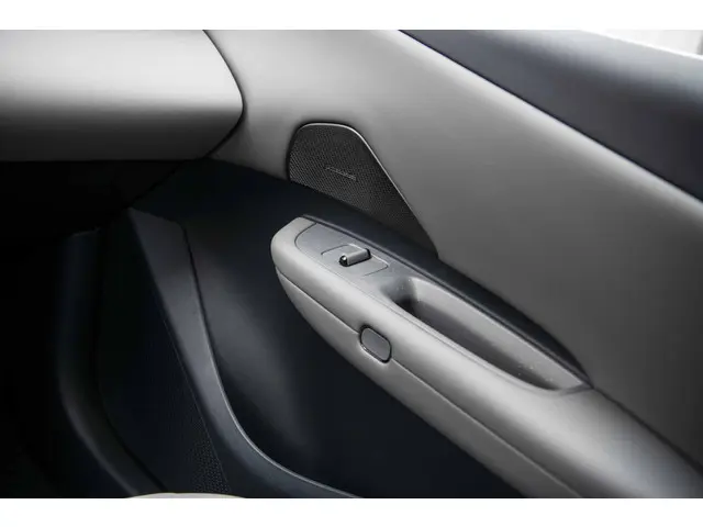 Lynk & Co 02 More 66 kWh 2025 Elektrisch 16