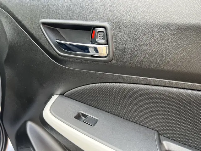 Suzuki Swift 1.2 Select 2017 Benzine 27