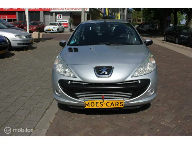 Peugeot 206 + 1.4 Urban Move 2012 Benzine 2